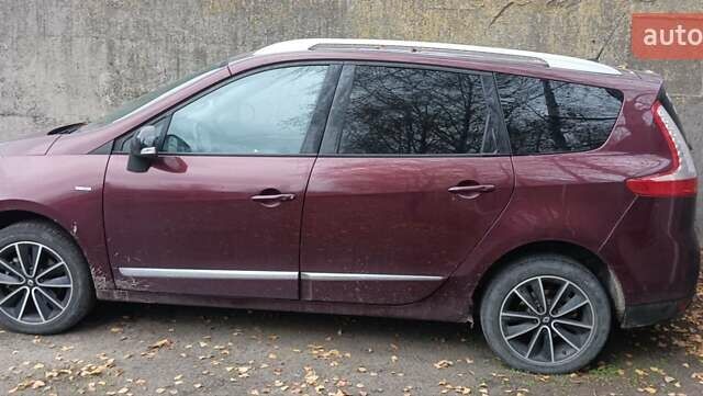 Красный Рено Гранд Сценик, объемом двигателя 1.6 л и пробегом 299 тыс. км за 9799 $, фото 2 на Automoto.ua