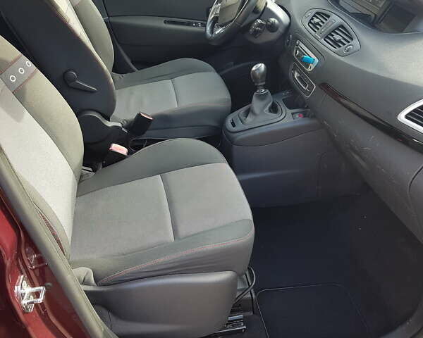 Красный Рено Гранд Сценик, объемом двигателя 1.6 л и пробегом 186 тыс. км за 10200 $, фото 9 на Automoto.ua