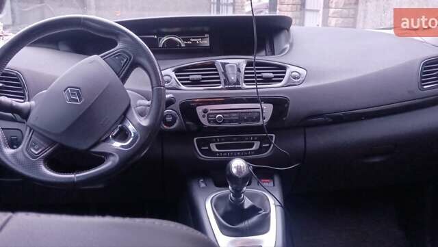 Красный Рено Гранд Сценик, объемом двигателя 1.6 л и пробегом 299 тыс. км за 9799 $, фото 16 на Automoto.ua