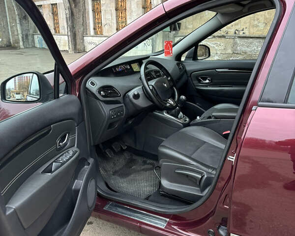 Червоний Рено Гранд Сценік, об'ємом двигуна 1.6 л та пробігом 280 тис. км за 7500 $, фото 13 на Automoto.ua