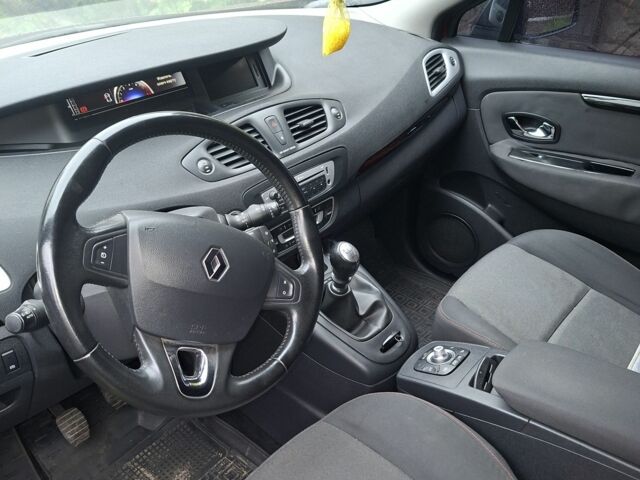 Червоний Рено Гранд Сценік, об'ємом двигуна 1.6 л та пробігом 290 тис. км за 7900 $, фото 4 на Automoto.ua