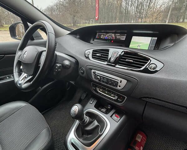 Червоний Рено Гранд Сценік, об'ємом двигуна 1.6 л та пробігом 280 тис. км за 7500 $, фото 20 на Automoto.ua