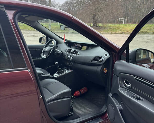 Червоний Рено Гранд Сценік, об'ємом двигуна 1.6 л та пробігом 280 тис. км за 7500 $, фото 17 на Automoto.ua