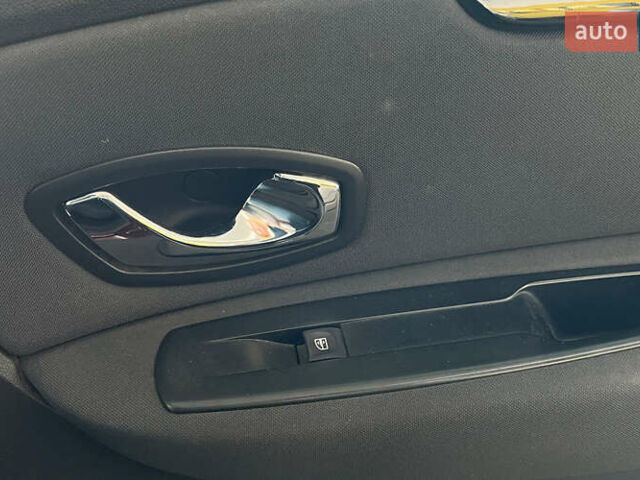 Красный Рено Гранд Сценик, объемом двигателя 1.5 л и пробегом 135 тыс. км за 12350 $, фото 12 на Automoto.ua