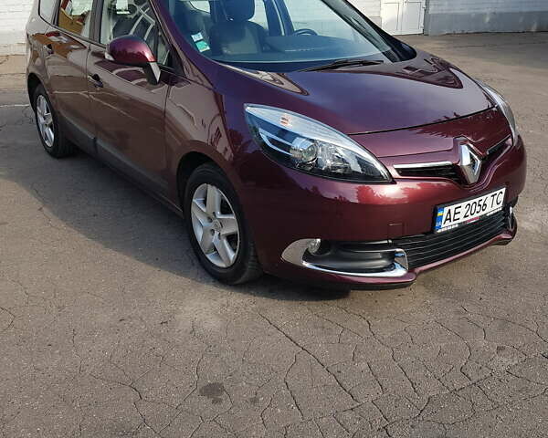 Красный Рено Гранд Сценик, объемом двигателя 1.6 л и пробегом 186 тыс. км за 10200 $, фото 1 на Automoto.ua