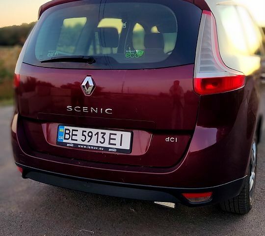 Красный Рено Гранд Сценик, объемом двигателя 1.5 л и пробегом 205 тыс. км за 7800 $, фото 4 на Automoto.ua