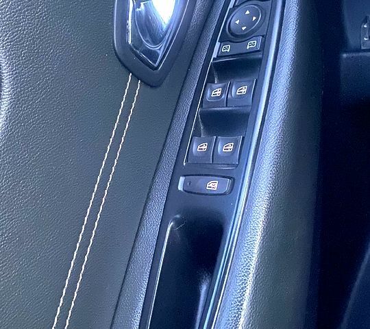 Красный Рено Гранд Сценик, объемом двигателя 1.6 л и пробегом 308 тыс. км за 11000 $, фото 7 на Automoto.ua