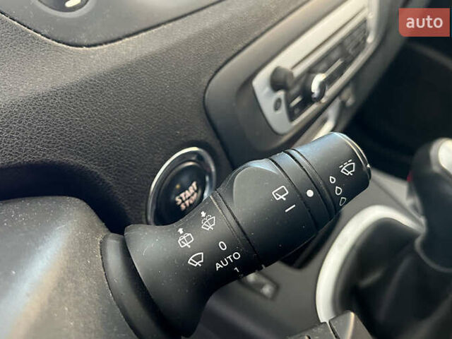 Красный Рено Гранд Сценик, объемом двигателя 1.5 л и пробегом 135 тыс. км за 12350 $, фото 25 на Automoto.ua