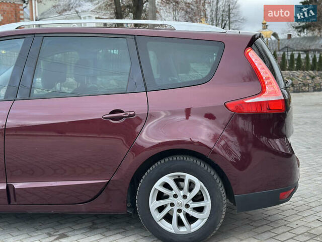 Красный Рено Гранд Сценик, объемом двигателя 1.6 л и пробегом 262 тыс. км за 8900 $, фото 11 на Automoto.ua