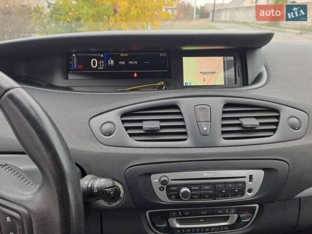 Красный Рено Гранд Сценик, объемом двигателя 1.5 л и пробегом 208 тыс. км за 9500 $, фото 9 на Automoto.ua