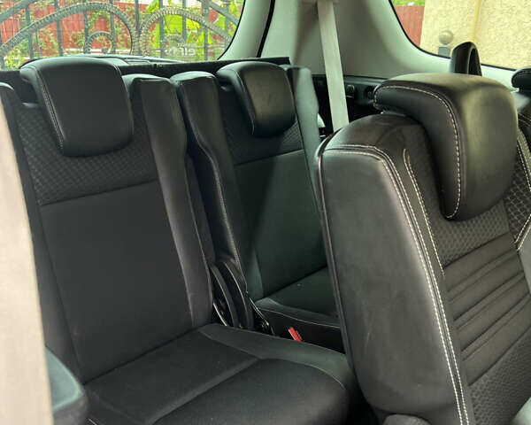 Красный Рено Гранд Сценик, объемом двигателя 1.6 л и пробегом 181 тыс. км за 10500 $, фото 32 на Automoto.ua