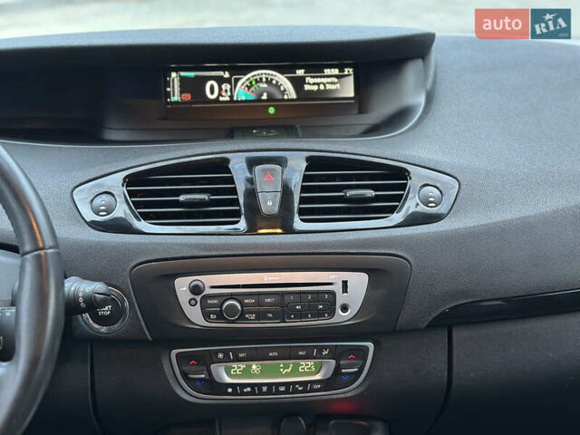 Красный Рено Гранд Сценик, объемом двигателя 1.6 л и пробегом 262 тыс. км за 8900 $, фото 25 на Automoto.ua