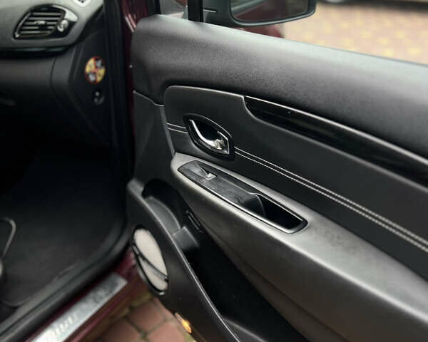 Красный Рено Гранд Сценик, объемом двигателя 1.6 л и пробегом 181 тыс. км за 10500 $, фото 30 на Automoto.ua