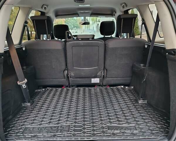 Красный Рено Гранд Сценик, объемом двигателя 1.5 л и пробегом 281 тыс. км за 7999 $, фото 28 на Automoto.ua