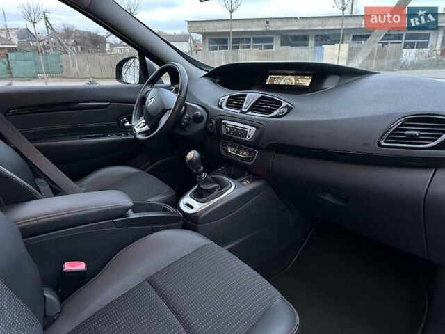 Красный Рено Гранд Сценик, объемом двигателя 1.6 л и пробегом 262 тыс. км за 8900 $, фото 18 на Automoto.ua