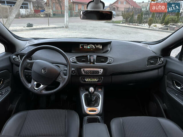 Красный Рено Гранд Сценик, объемом двигателя 1.6 л и пробегом 262 тыс. км за 8900 $, фото 23 на Automoto.ua