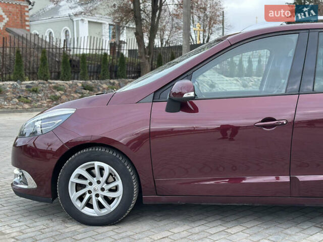 Красный Рено Гранд Сценик, объемом двигателя 1.6 л и пробегом 262 тыс. км за 8900 $, фото 12 на Automoto.ua