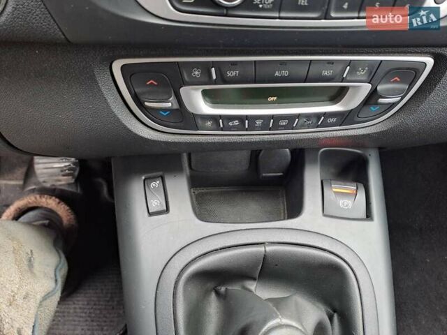 Красный Рено Гранд Сценик, объемом двигателя 1.5 л и пробегом 208 тыс. км за 9500 $, фото 10 на Automoto.ua