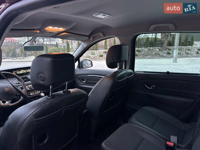 Красный Рено Гранд Сценик, объемом двигателя 1.6 л и пробегом 262 тыс. км за 8900 $, фото 26 на Automoto.ua