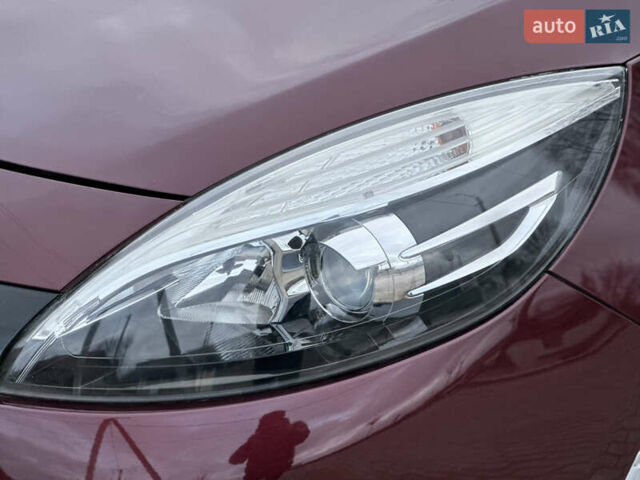 Красный Рено Гранд Сценик, объемом двигателя 1.6 л и пробегом 262 тыс. км за 8900 $, фото 14 на Automoto.ua