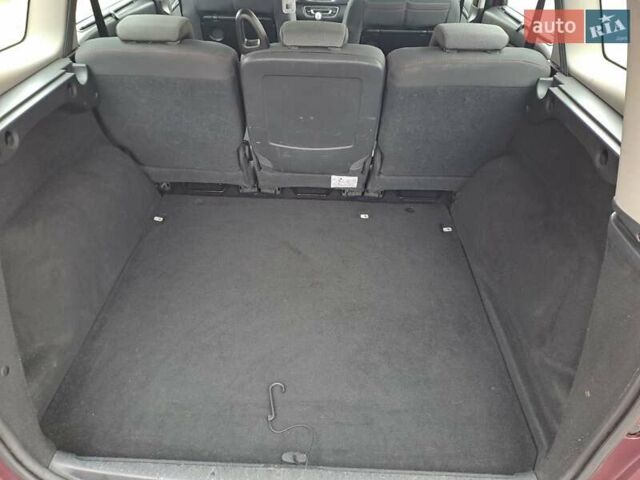 Красный Рено Гранд Сценик, объемом двигателя 1.5 л и пробегом 208 тыс. км за 9500 $, фото 18 на Automoto.ua