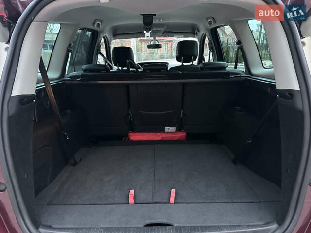 Красный Рено Гранд Сценик, объемом двигателя 1.6 л и пробегом 262 тыс. км за 8900 $, фото 19 на Automoto.ua