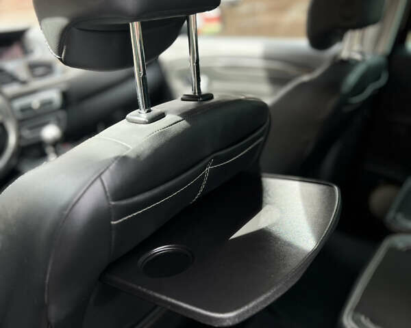 Красный Рено Гранд Сценик, объемом двигателя 1.6 л и пробегом 181 тыс. км за 10500 $, фото 43 на Automoto.ua