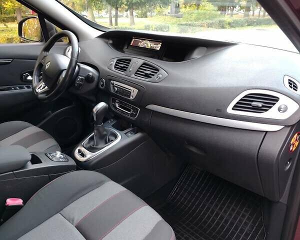 Красный Рено Гранд Сценик, объемом двигателя 1.5 л и пробегом 281 тыс. км за 7999 $, фото 19 на Automoto.ua