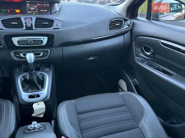 Красный Рено Гранд Сценик, объемом двигателя 1.5 л и пробегом 202 тыс. км за 9350 $, фото 79 на Automoto.ua