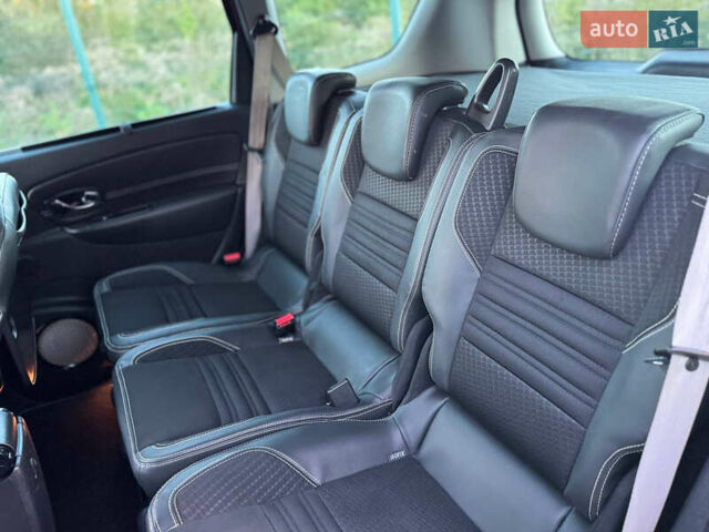 Красный Рено Гранд Сценик, объемом двигателя 1.5 л и пробегом 202 тыс. км за 9350 $, фото 71 на Automoto.ua