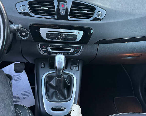 Красный Рено Гранд Сценик, объемом двигателя 1.5 л и пробегом 202 тыс. км за 9350 $, фото 62 на Automoto.ua