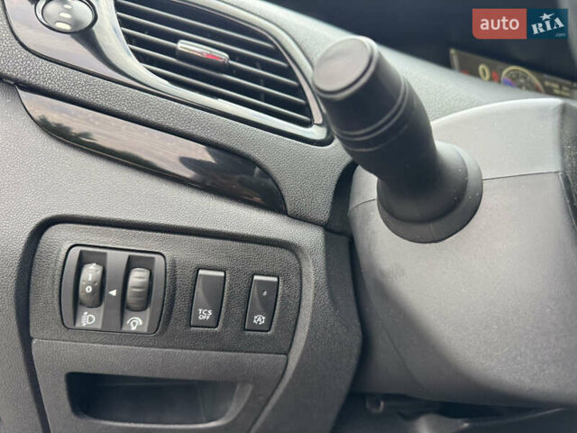 Червоний Рено Гранд Сценік, об'ємом двигуна 1.5 л та пробігом 181 тис. км за 10400 $, фото 33 на Automoto.ua