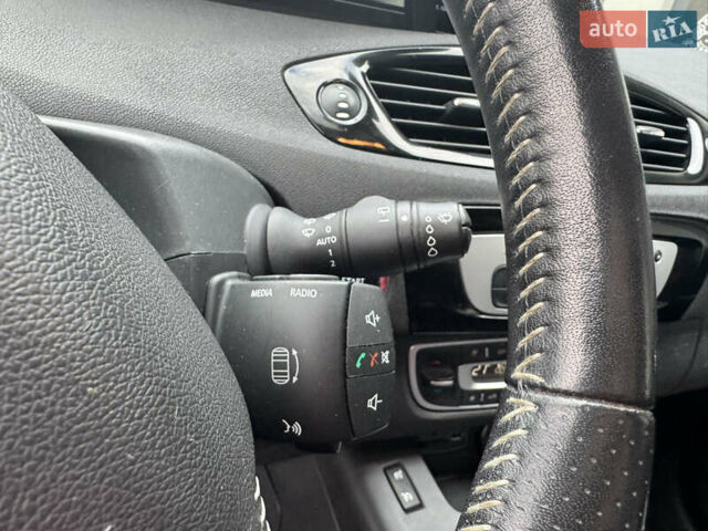 Червоний Рено Гранд Сценік, об'ємом двигуна 1.5 л та пробігом 181 тис. км за 10400 $, фото 34 на Automoto.ua