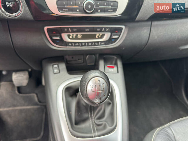 Червоний Рено Гранд Сценік, об'ємом двигуна 1.5 л та пробігом 181 тис. км за 10400 $, фото 28 на Automoto.ua