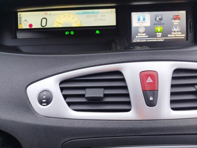 Красный Рено Гранд Сценик, объемом двигателя 1.4 л и пробегом 202 тыс. км за 5750 $, фото 8 на Automoto.ua