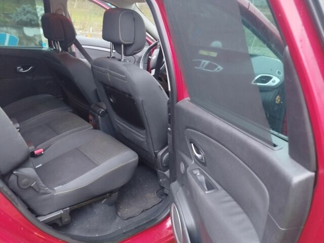 Красный Рено Гранд Сценик, объемом двигателя 1.4 л и пробегом 202 тыс. км за 5750 $, фото 4 на Automoto.ua