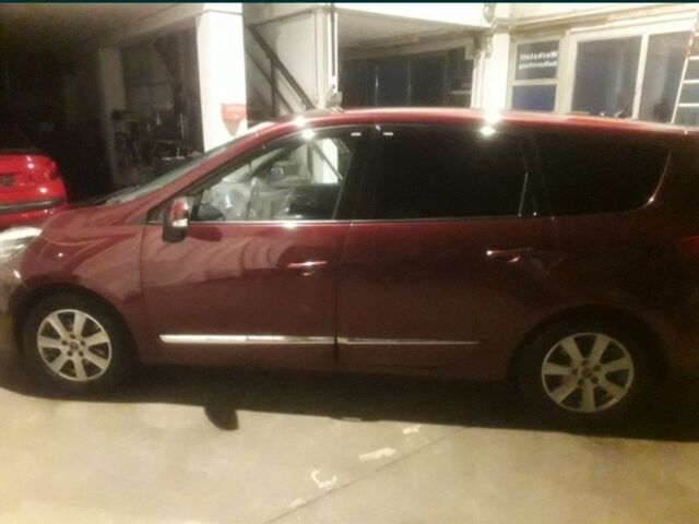 Червоний Рено Гранд Сценік, об'ємом двигуна 0 л та пробігом 335 тис. км за 7850 $, фото 2 на Automoto.ua