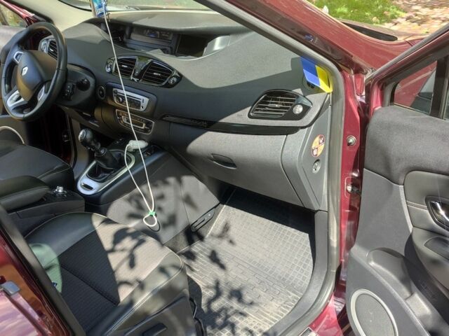 Червоний Рено Гранд Сценік, об'ємом двигуна 1.5 л та пробігом 186 тис. км за 8900 $, фото 10 на Automoto.ua