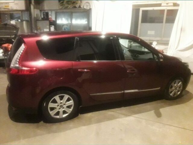 Червоний Рено Гранд Сценік, об'ємом двигуна 0 л та пробігом 335 тис. км за 7850 $, фото 1 на Automoto.ua