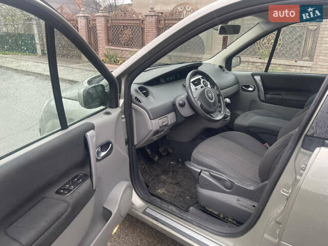 Рено Гранд Сценик, объемом двигателя 2 л и пробегом 249 тыс. км за 5300 $, фото 4 на Automoto.ua