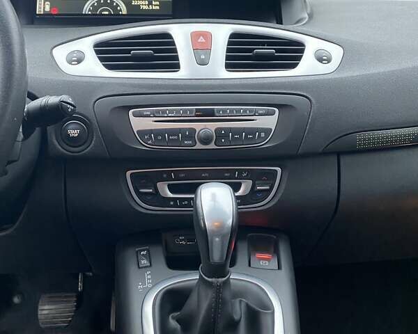 Рено Гранд Сценик, объемом двигателя 2 л и пробегом 200 тыс. км за 7999 $, фото 26 на Automoto.ua