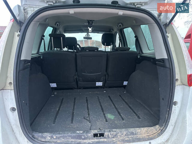 Рено Гранд Сценик, объемом двигателя 0 л и пробегом 134 тыс. км за 4950 $, фото 14 на Automoto.ua