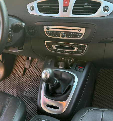 Рено Гранд Сценик, объемом двигателя 1.9 л и пробегом 250 тыс. км за 6950 $, фото 12 на Automoto.ua