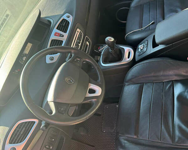 Рено Гранд Сценик, объемом двигателя 1.9 л и пробегом 250 тыс. км за 6950 $, фото 2 на Automoto.ua