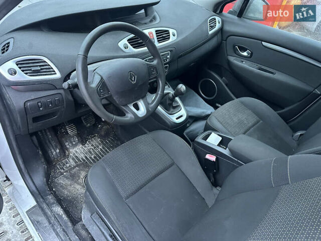 Рено Гранд Сценик, объемом двигателя 0 л и пробегом 134 тыс. км за 4950 $, фото 10 на Automoto.ua