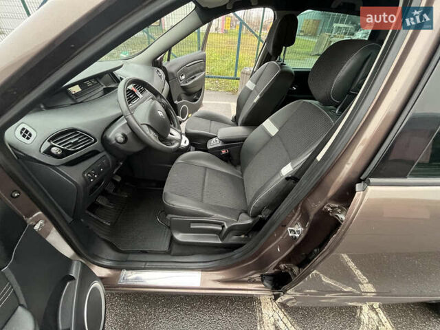 Рено Гранд Сценик, объемом двигателя 1.6 л и пробегом 180 тыс. км за 8200 $, фото 25 на Automoto.ua