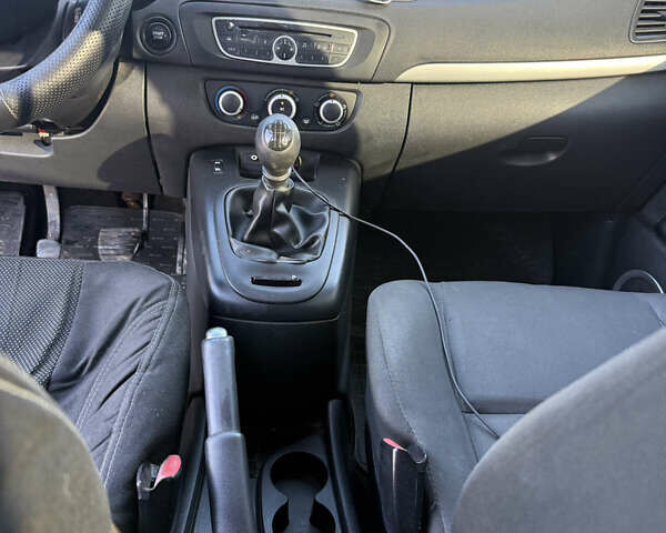 Рено Гранд Сценик, объемом двигателя 0 л и пробегом 395 тыс. км за 5200 $, фото 15 на Automoto.ua