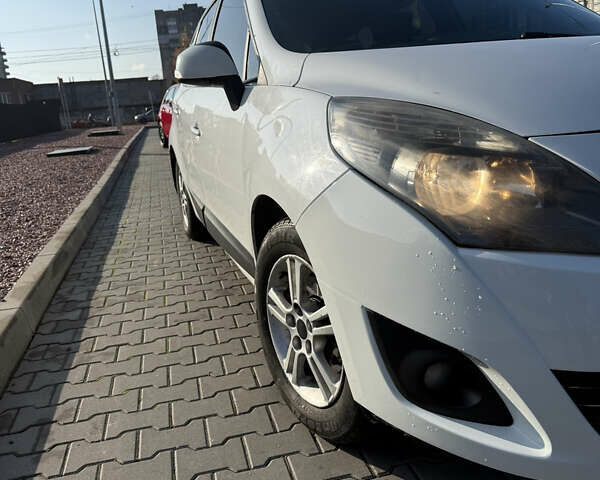 Рено Гранд Сценик, объемом двигателя 0 л и пробегом 395 тыс. км за 5200 $, фото 4 на Automoto.ua