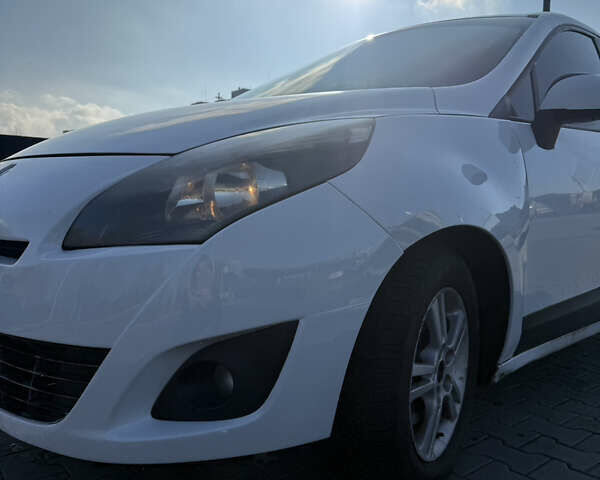 Рено Гранд Сценик, объемом двигателя 0 л и пробегом 395 тыс. км за 5200 $, фото 2 на Automoto.ua