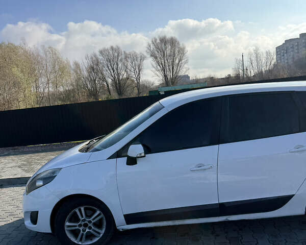 Рено Гранд Сценик, объемом двигателя 0 л и пробегом 395 тыс. км за 5200 $, фото 7 на Automoto.ua